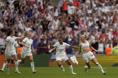 England wins a dramatic Euro final on Chloe Kelly's .